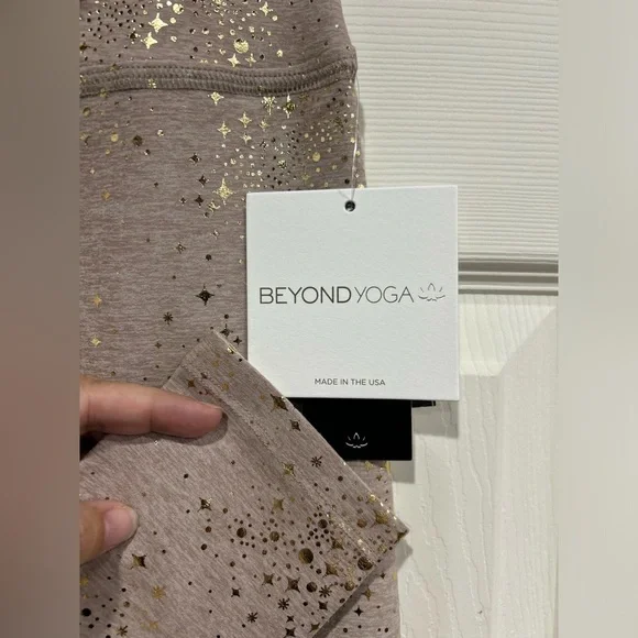 Beyond Yoga Women's Large Lucky Stars SoftShine High Waisted Midi Legging NWT - Picture 4 of 7
